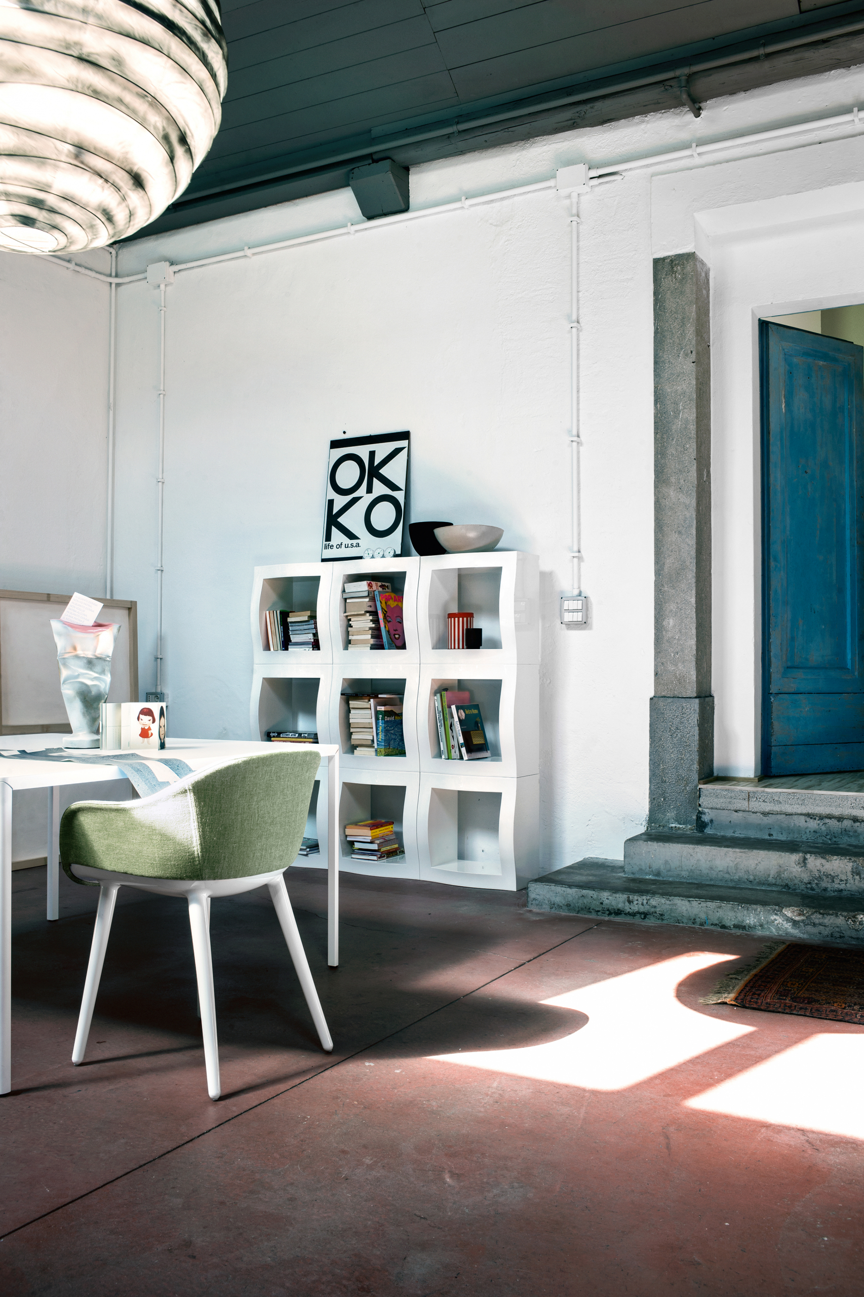 Magis_cyborg_lady_chair_ambien