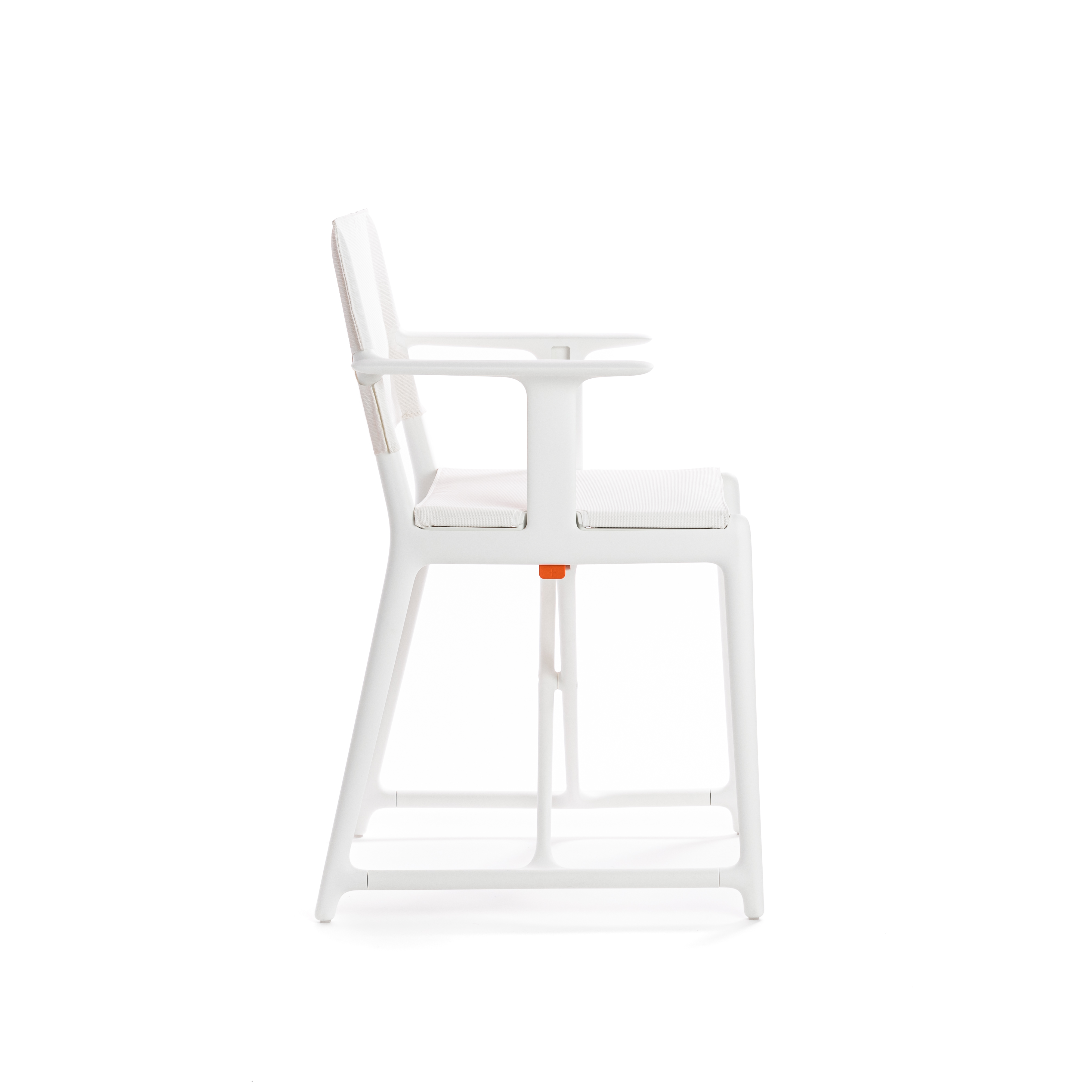 https://www.magisdesign.com/wp-content/uploads/2020/03/Magis_stanley_folding_chair_product_side_SD1930_white_thinny_new_york_01.jpg